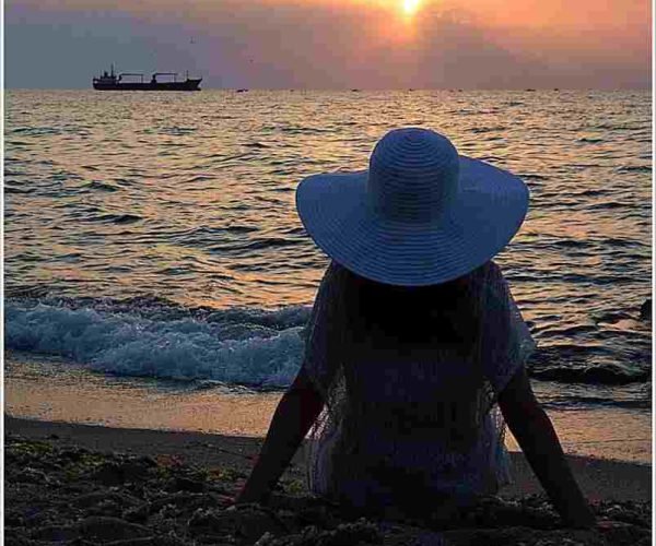  عکس پس زمینه دختر کنار دریا