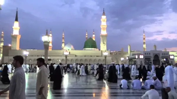  بک گراند مسجد النبی برای گوشی
