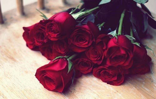  قشنگ ترین عکس دسته گل قرمز