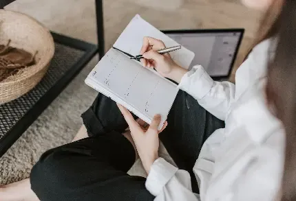  عکس نویسنده برای پروفایل