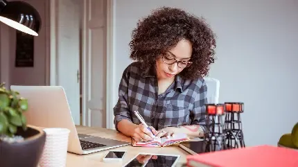  عکس نویسنده برای پروفایل