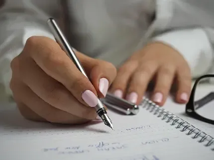  عکس نویسنده برای پروفایل