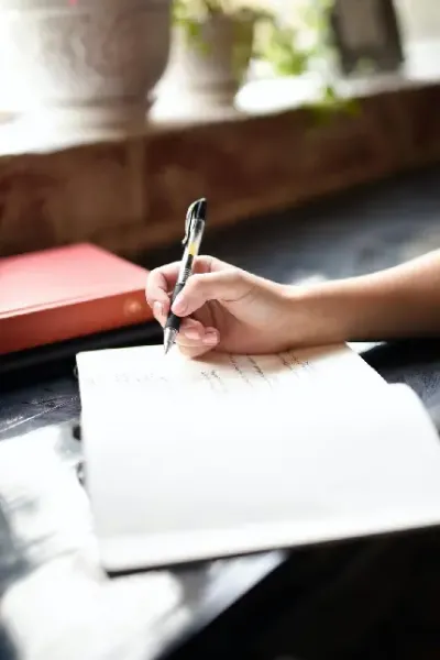  عکس نویسنده برای پروفایل