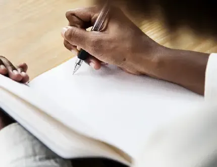  عکس نویسنده برای پروفایل