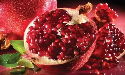  عکس انار قاچ شده برای بکگراند آیفون