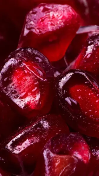  عکس انار قاچ شده برای بکگراند آیفون