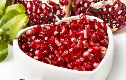  عکس انار قاچ شده برای بکگراند آیفون