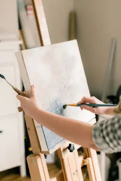  عکس دختر نقاش برای پروفایل