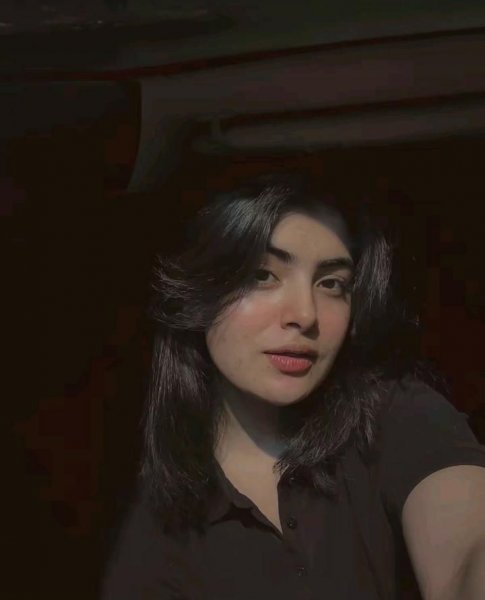 عکس سلفی دختر ساده