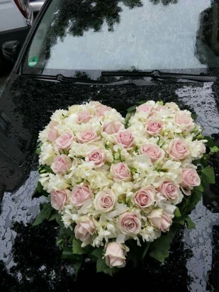  عکس گل ارایی ماشین عروس ساده و شیک