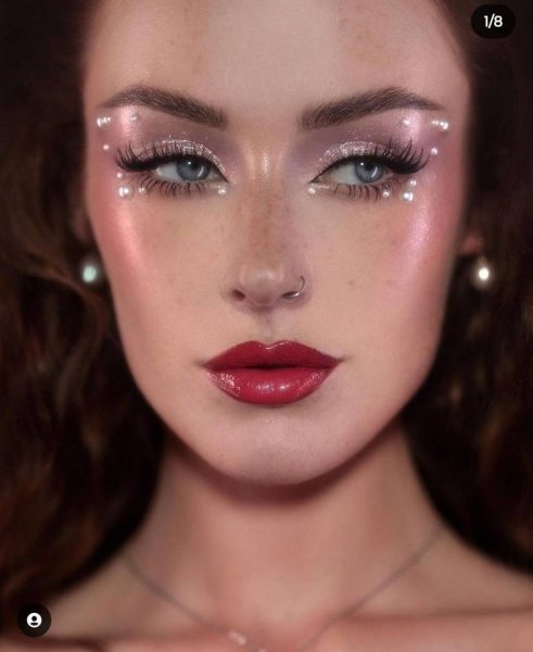 عکس نگین زیر چشم