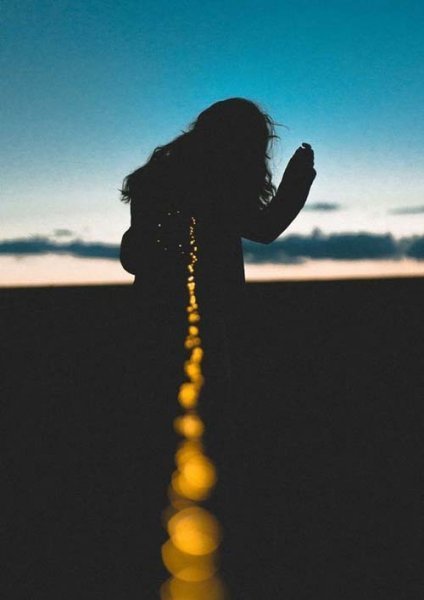 عکس پروفایل دختر تنها و غمگین کنار دریا