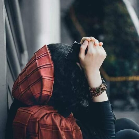  عکس پروفایل دخترانه غمگین سیاه سفید