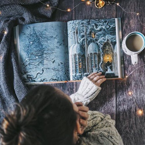 عکس دخترونه لاکچری با کتاب
