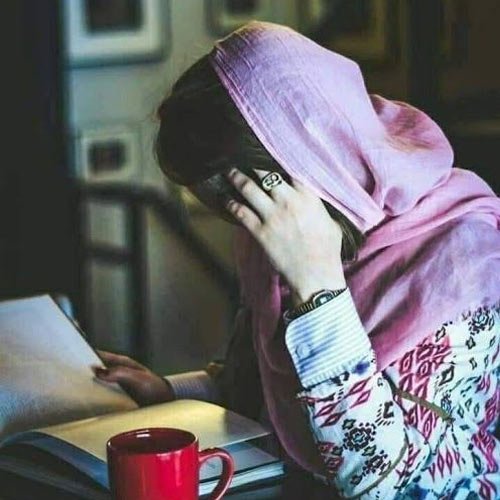 عکس دخترونه لاکچری با کتاب
