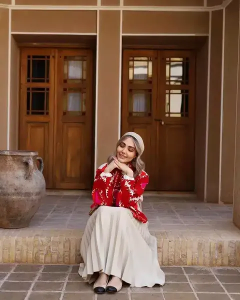 عکس پروفایل دختر با حجاب کنار دریا