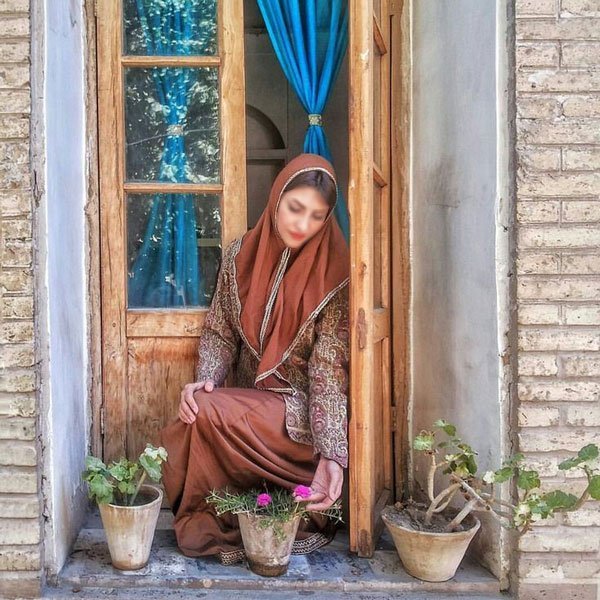 عکس پروفایل دختر با حجاب کنار دریا