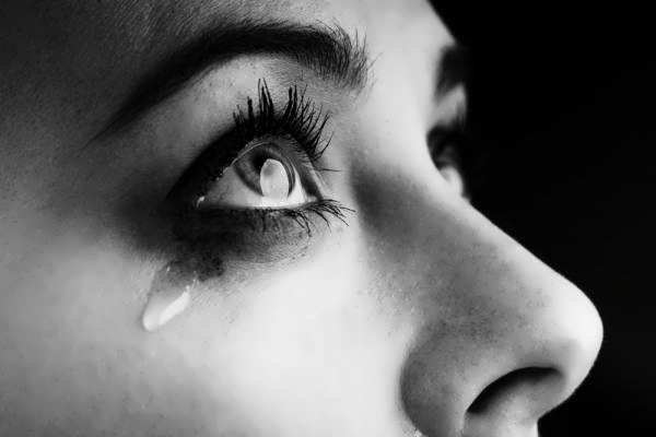  عکس نقاشی چشم اشکی دختر برای پروفایل