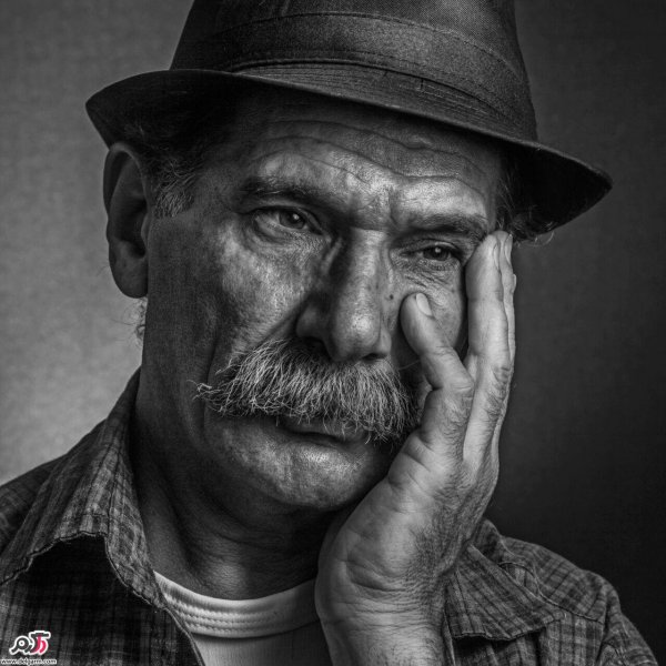 عکس چهره سیاه قلم