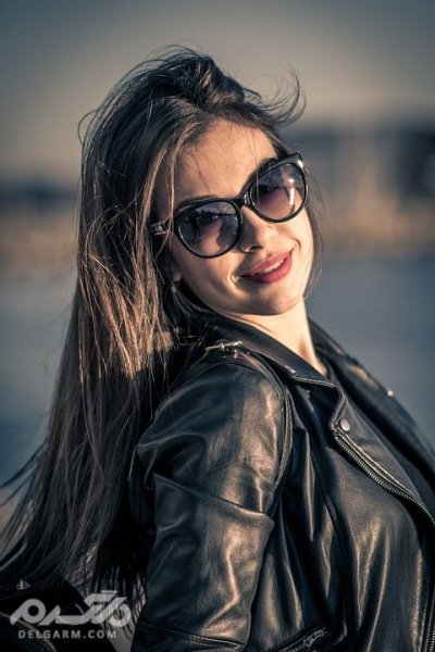  عکس دختر جذاب با عینک دودی