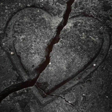 عکس قلب شکسته برای تصویر زمینه