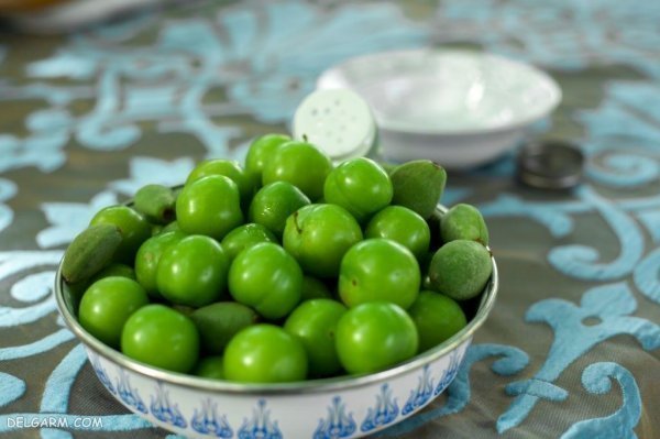 عکس گوجه سبز و چغاله خوشمزه